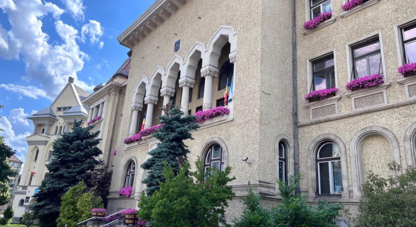 Még lehet jelölni marosvásárhelyi Pro Urbe díjra érdemeseket – Bogányi Gergely lép fel az átadón
