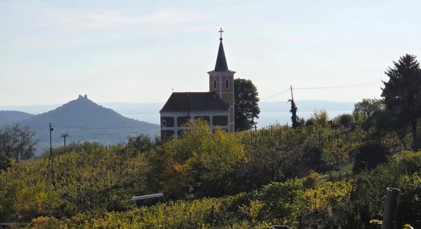 Szent György-hegy – Bazaltorgonák, barokk kápolna és szőlőhegyi panoráma