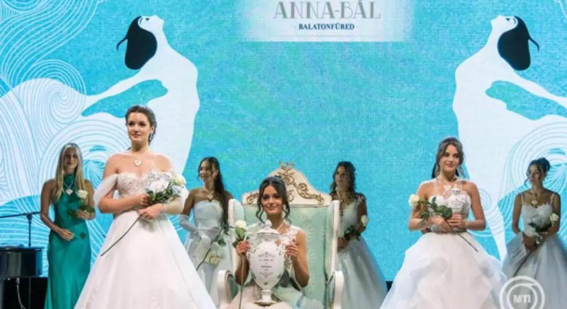 Megvan az Anna-bál szépe! – Mutatjuk