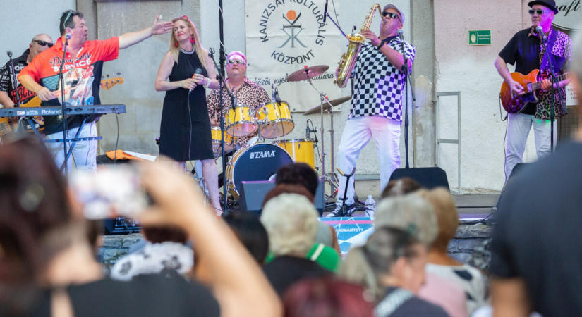 Újabb koncert a gesztenyefák árnyékában