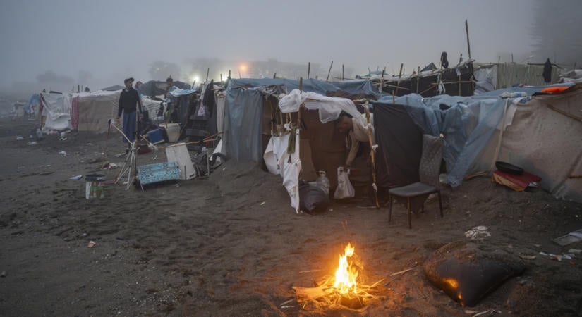 Páncélozott járművekkel vonultak be a rendőrök, nagy akció kezdődött a ceutai migránstáborban