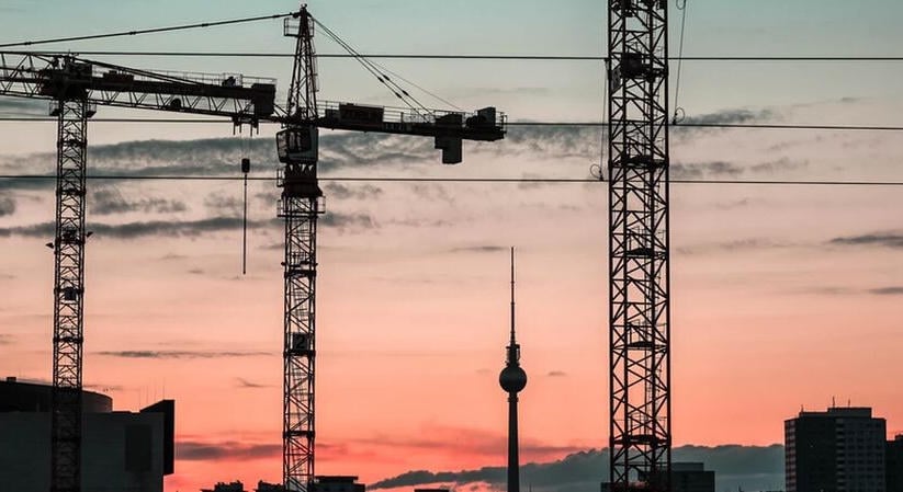 Az építőipart súlyosan korlátozó szabályt helyezett hatályon kívül a kormány