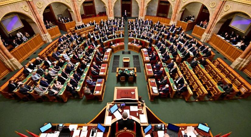 Többmilliós fizetés, lakás és autó – Sulyok Tamásnak is ez jár élete végéig