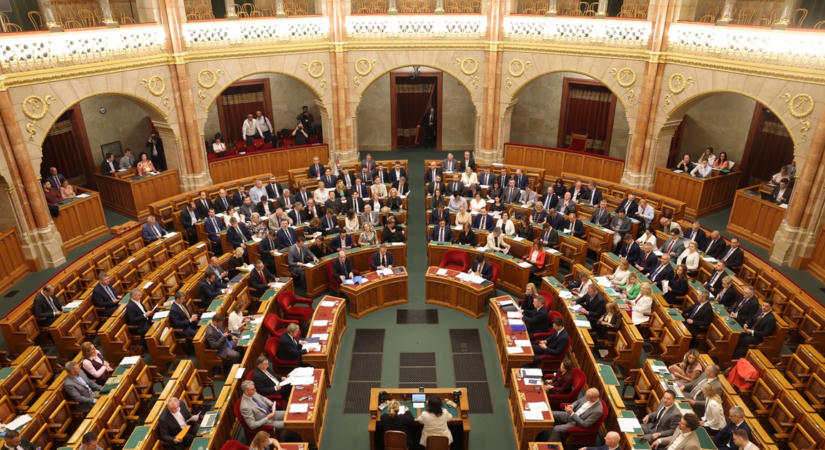 Napirend előtti felszólalásokkal és a köztársasági elnök megválasztásával zajlik az Országgyűlés keddi ülése - Kövesse élőben - videó