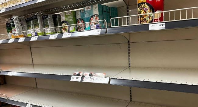 Elhamarkodott volt a szupermarketek részéről a tartós élelmiszerek eladásának korlátozása – mezőgazdasági miniszter