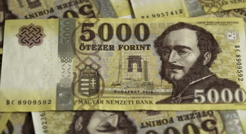 Tisza-kormány: eltörlik a kamarai hozzájárulást, vizsgálat indul Szijjártó Péter ügyében
