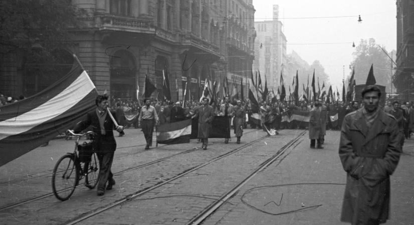 Vájárok a bakonyi monostorban, szerzetes az 56-os felvonulók között (fotók)