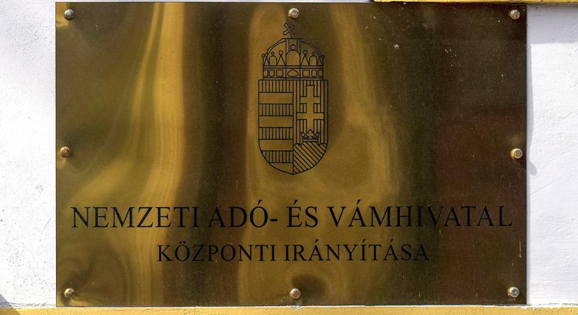 Figyelmeztetést adott ki a NAV: Komoly bírságot kaphat, ha dohánygyártmányt rendel magánszemélyként