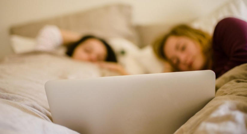 Idegen nővel osztja meg az ágyát, hogy meg tudjon élni: egyre több fiatal választja ezt a megoldást