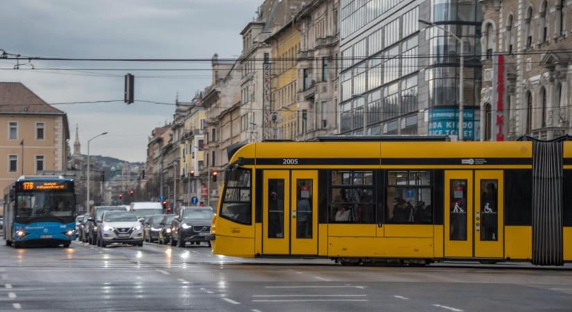 Késelés történt a 4-6-os villamoson