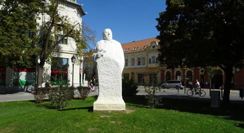 Magyar Pétertől Rapcsák Andrásig: Miért vált Hódmezővásárhely a szoborháborúk frontvonalává?