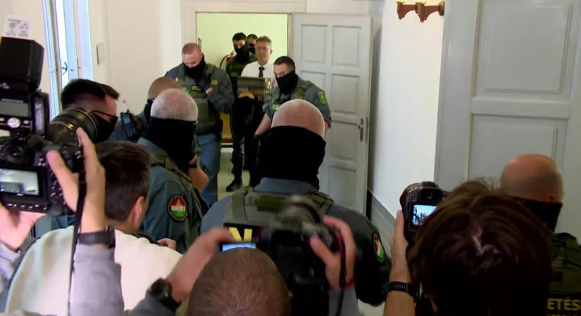 A jobboldal felszámolásától tart Orbán Viktor a politikai eljárások miatt