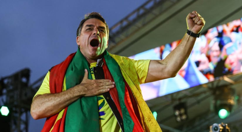 Nemigen van, aki a brazil elnökválasztáson jobban drukkol Flávio Bolsonarónak, mint 27 évre elítélt apja, akinek kegyelmet ígért
