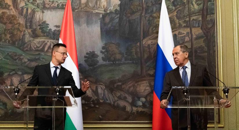 Szijjártó felhozta Lavrovnak az '56-osokat fasisztázó orosz tankönyv ügyét, rövid választ kapott