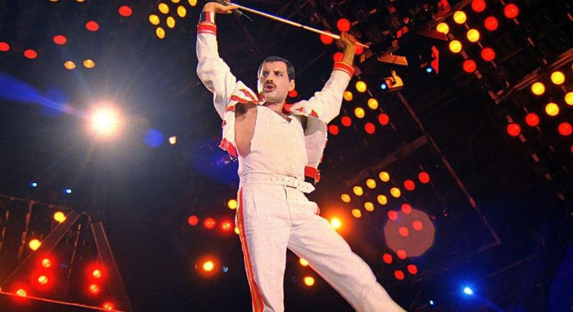Freddie Mercury-szobrot avatnak a dunántúli városban - A rocklegenda egykori személyi assziszense is ott lesz