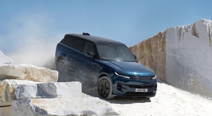 RANGE ROVER SPORT ELECTRIC: ÖSZTÖNÖS DINAMIZMUSRA HANGOLVA