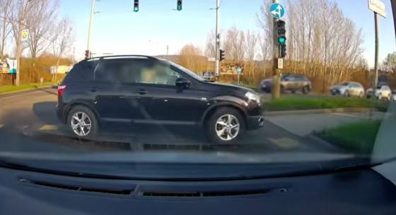 Élesben gyakorolhatta a vészfékezést egy oktató és a tanítványa az Egér úton - videó