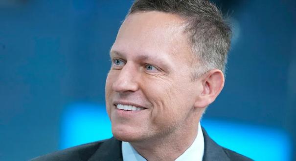 A „tech-fasizmus” vitája: Peter Thiel vs. Leó pápa – AI, hatalom és cinizmus