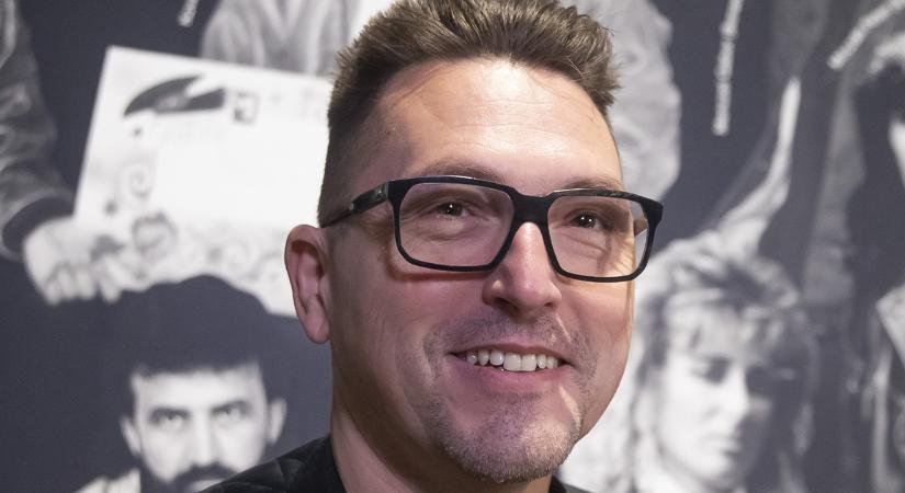 Megtörte a csendet Ákos: az utolsó kenetet is felvette a daganatos műtétje előtt
