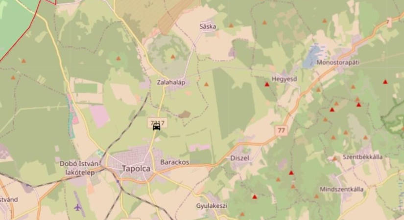 Árokba borult egy autó Tapolca és Zalahaláp között
