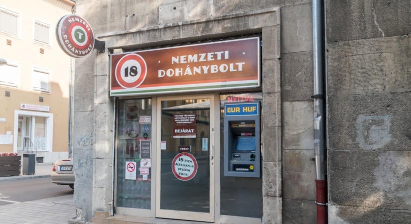 Havi 90 ezer forintba is kerülhet a dohányzás az új jövedékiadó-emelés miatt - őrült drágulás jön a dohányboltokban, sokaknak már muszáj lesz leszokni