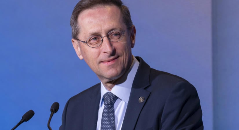 Húsz éve nem történt ilyen, lejjebb vitték az inflációs célt Varga Mihályék