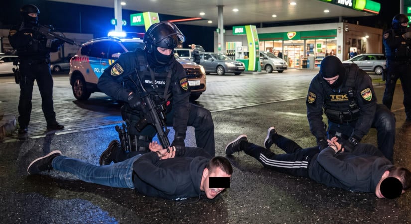 Újabb két kábítószer-terjesztőt fogtak a baranyai rendőrök