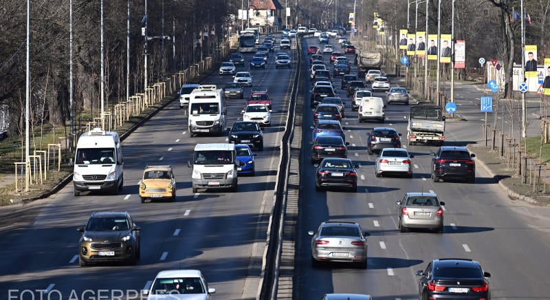 Október 1-jétől módosulnak útdíjak: a régebbi autókért többet kell fizetni