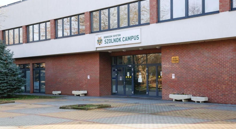 Jön az ősz, mégis százával jönnek a gólyák Szolnokra: kiderült, hányan kezdik tanulmányaikat a campuson