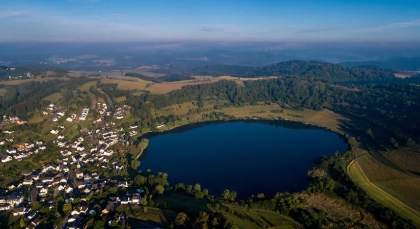 Mocorog a mélyben egy német vulkáni mező
