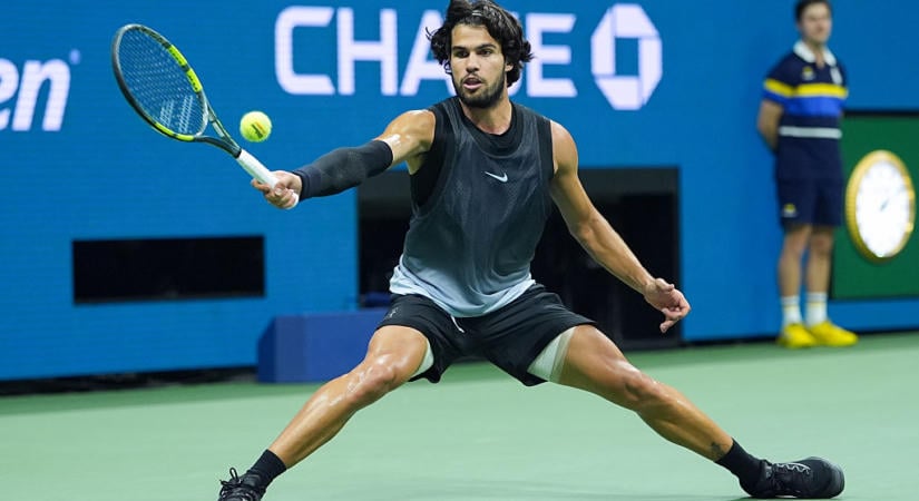 Óriási meglepetés: hajnalig tartó csatában kapott ki Carlos Alcaraz az US Openen – videó