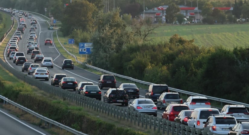 Most kaptuk! Hatalmas baleset történt az M1-esen: óriási a dugó ezen a szakaszon