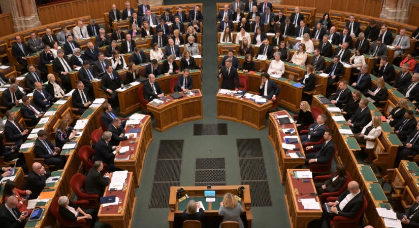 Sűrű nap lesz ma is az Országházban