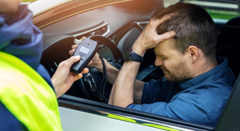Nem tudott rendesen belefújni az alkoholszondába, elvették a Porschéját