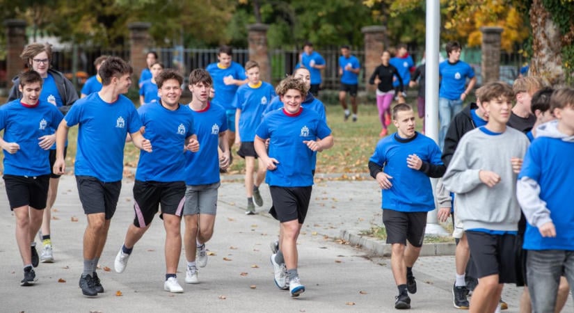 Első alkalommal rendezték meg az Alba Regia Inkluzív Campus futást Székesfehérváron (galéria)