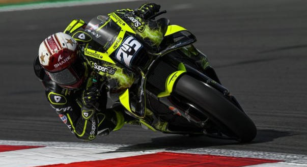 Fernandez uralta a Brit GP-t, teljes Aprilia-dobogó
