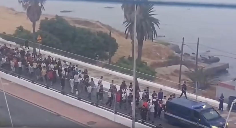 „Rémségek kamrája” – borzalmas körülmények között szolgálnak a ceutai migránsokat megállító rendőrök