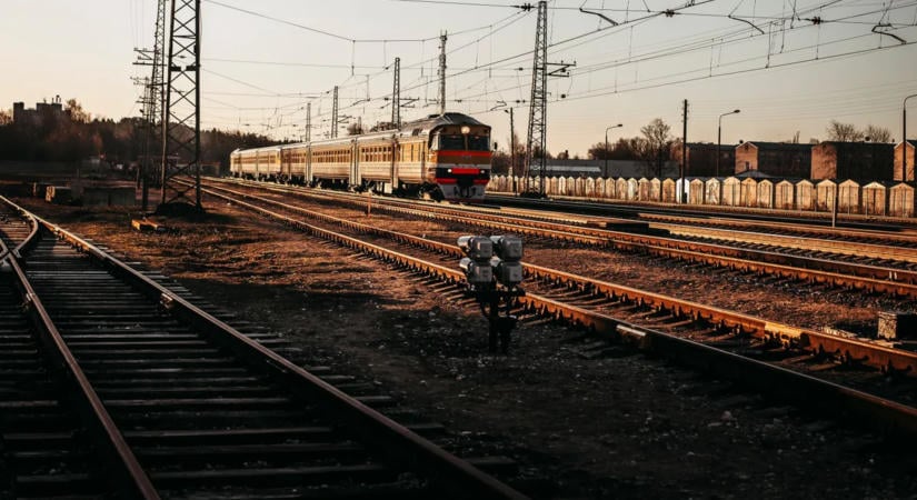 Kisiklott egy mozdony a Déli pályaudvaron, felfordult a közlekedés