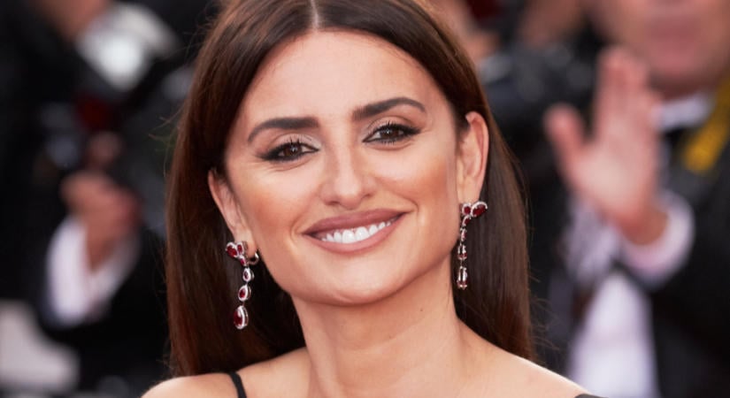 Penélope Cruz csillogó miniruhájáról beszél most mindenki, így ragyogott a vörös szőnyegen