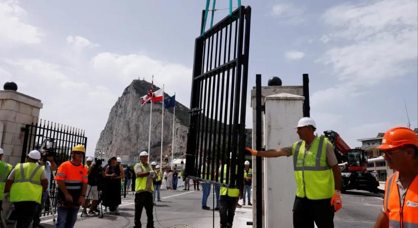 Gibraltár a schengeni övezet része lett, lebontották a határkerítést