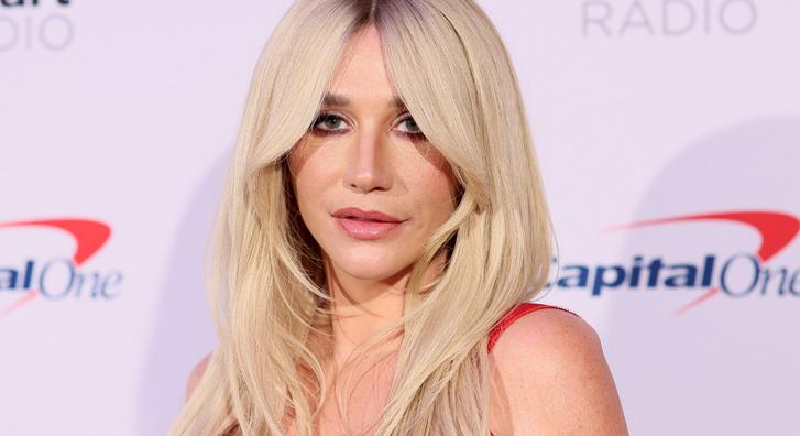 Horrorfilmbe illő dolgokat gyűjt otthonában Kesha, nehezen lehetne ráfogni, hogy csak halloweeni dekoráció lenne