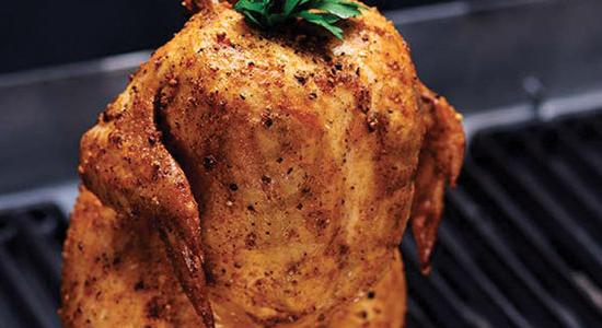 Sörös csirke állványon (beer can chicken)