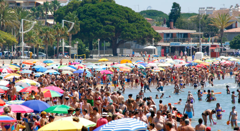 Így ne viselkedj a strandon: etikettszakértők mondják el, mitől leszel rémálom a parton