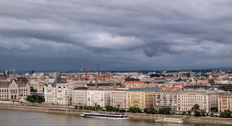 Itt a drasztikus fordulat az időjárásban, radaron mutatjuk, hol csapnak le a záporok