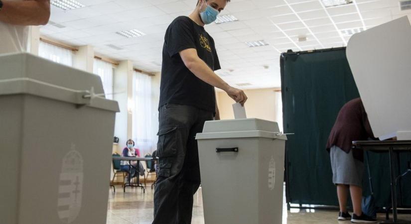 Teljeskörű megfigyelő missziót sürgetnek EP-képviselők a választás napjára
