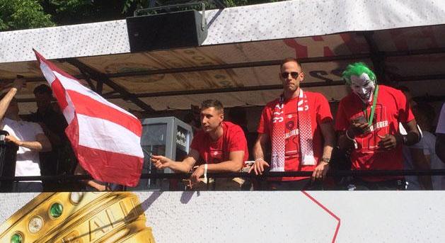 Videó: így buliztak Lipcsében a kupagyőztes magyarok
