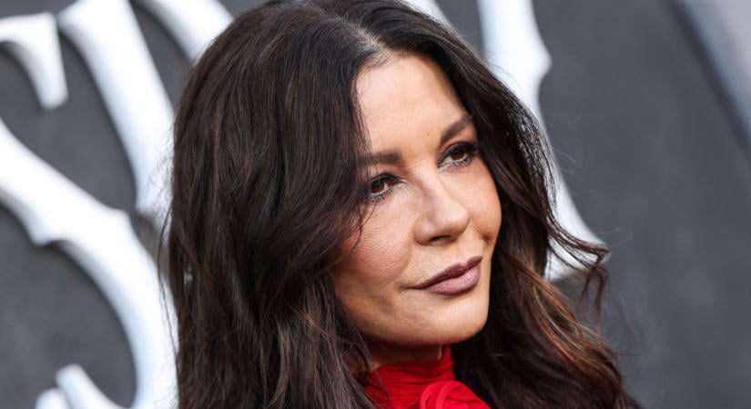 Szenvedélyes csókkal köszöntötte férjét Catherine Zeta-Jones
