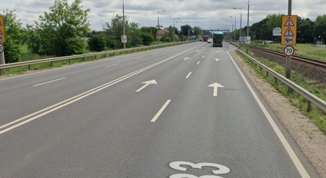 Furgon és személyautó ütközött Debrecenben