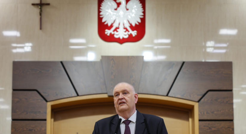 A lengyel alkotmánybíróság elutasította az azonos nemű személyek külföldi házasságának bejegyzését