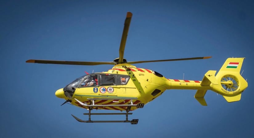 Két autó ütközött Tiszaalpárnál, mentőhelikoptert is riasztottak a helyszínre